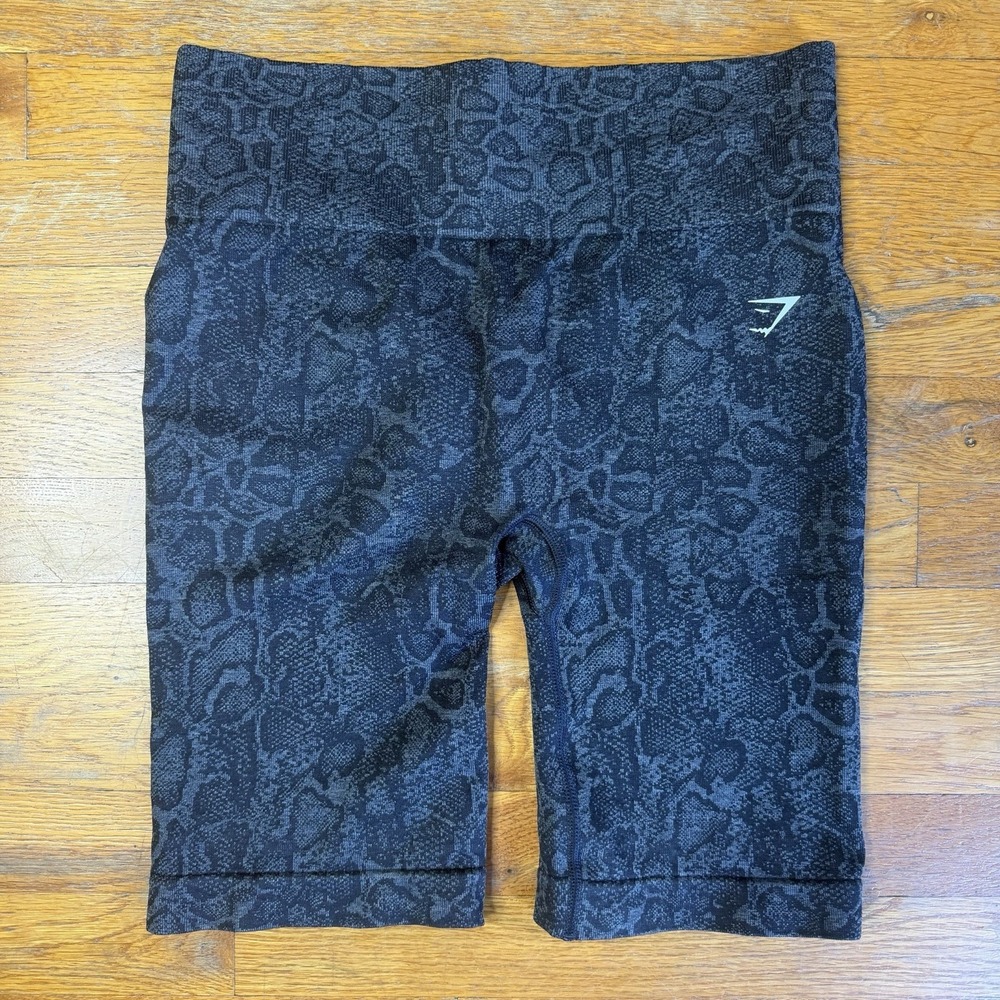 GYMSHARK Adapt Seamless Scrunch Bum Shorts Black Gray Size L Snake Print B4A7J